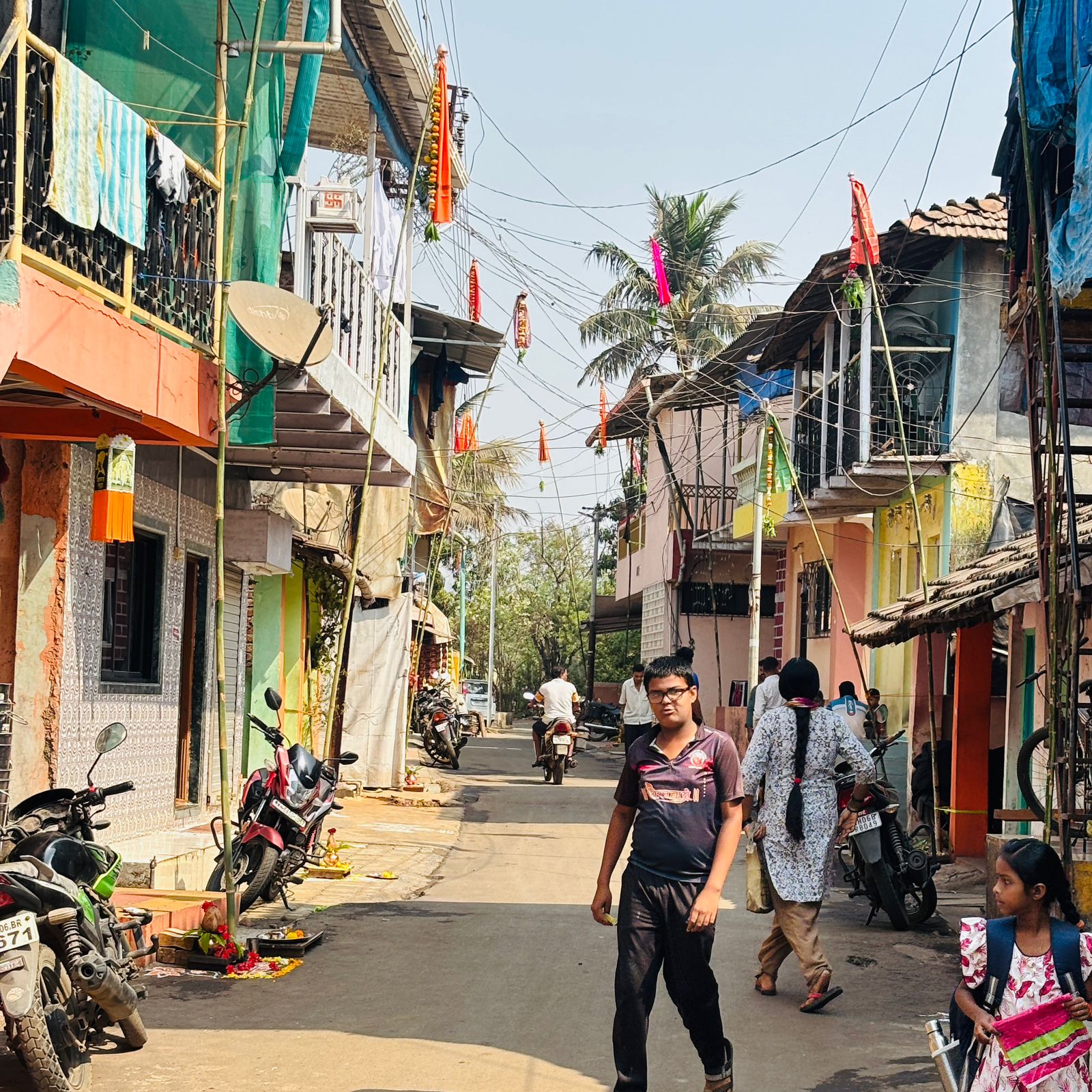 नागोठण्यात  घरोघरी गुढी उभारून मराठी नववर्षाचे उत्साहात स्वागत