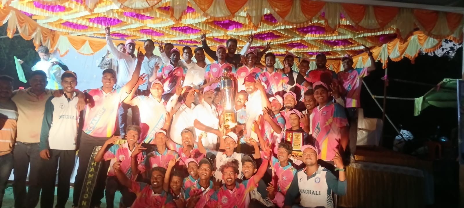 🏏 ग्रामीण प्रीमियर लीग २०२६ चा थरार संपला; हर्ष हॉटेल वाघळी संघ विजेता  वजरोलीत क्रिकेटचा जल्लोष; एमडी वॉरियर्स आमडोशी उपविजेता, रोख बक्षिसांसह खेळाडूंचा गौरव